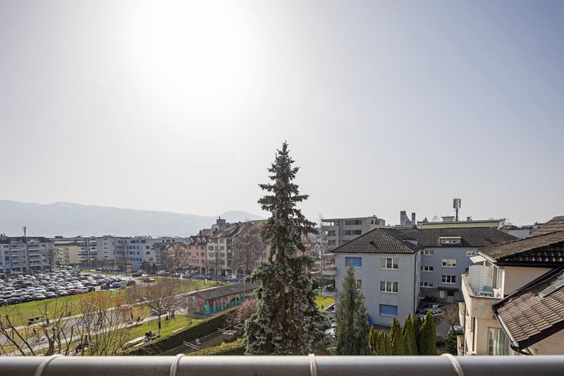 Zentrale Lage mit Weitsicht und hochwertiger Ausstattung (10)