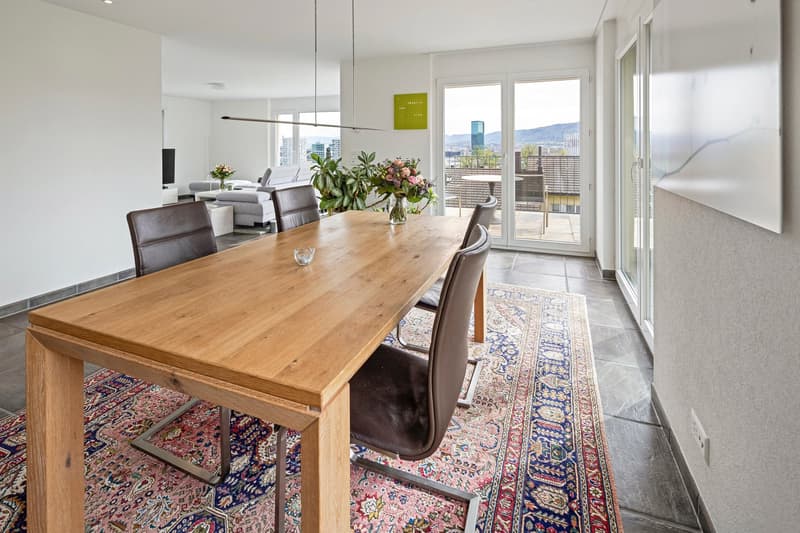 Exklusiv über den Dächern von Zürich: Privatsphäre trifft Skyline (11)
