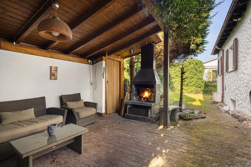 Ruhige, begehrte Familienoase mit Garten, Pergola und Aussencheminée (12)