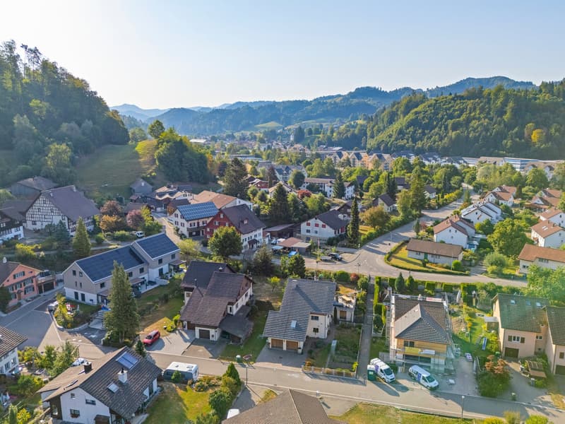 Familienglück im Grünen mit grossem Garten und Raum für Ihre Ideen (12)