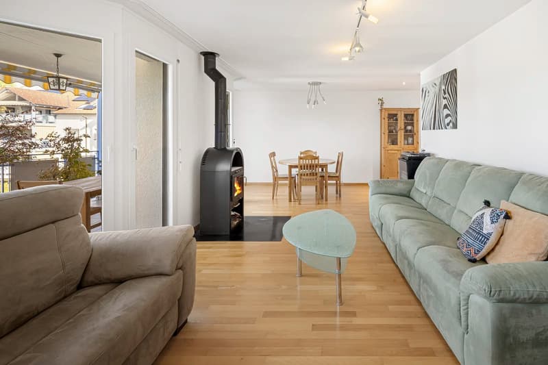 Zentrale, ruhige Wohnoase mit Sonnenbalkon und tiefem Steuerfuss (2)