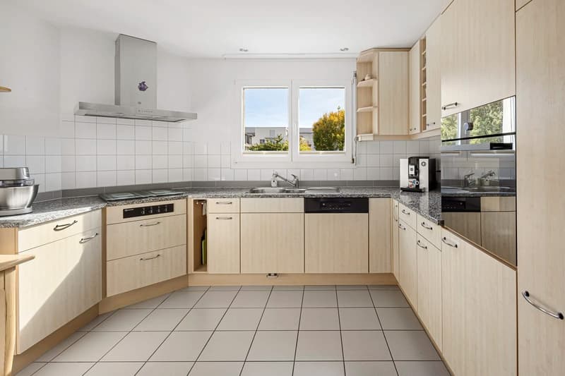 Zentrale, ruhige Wohnoase mit Sonnenbalkon und tiefem Steuerfuss (4)