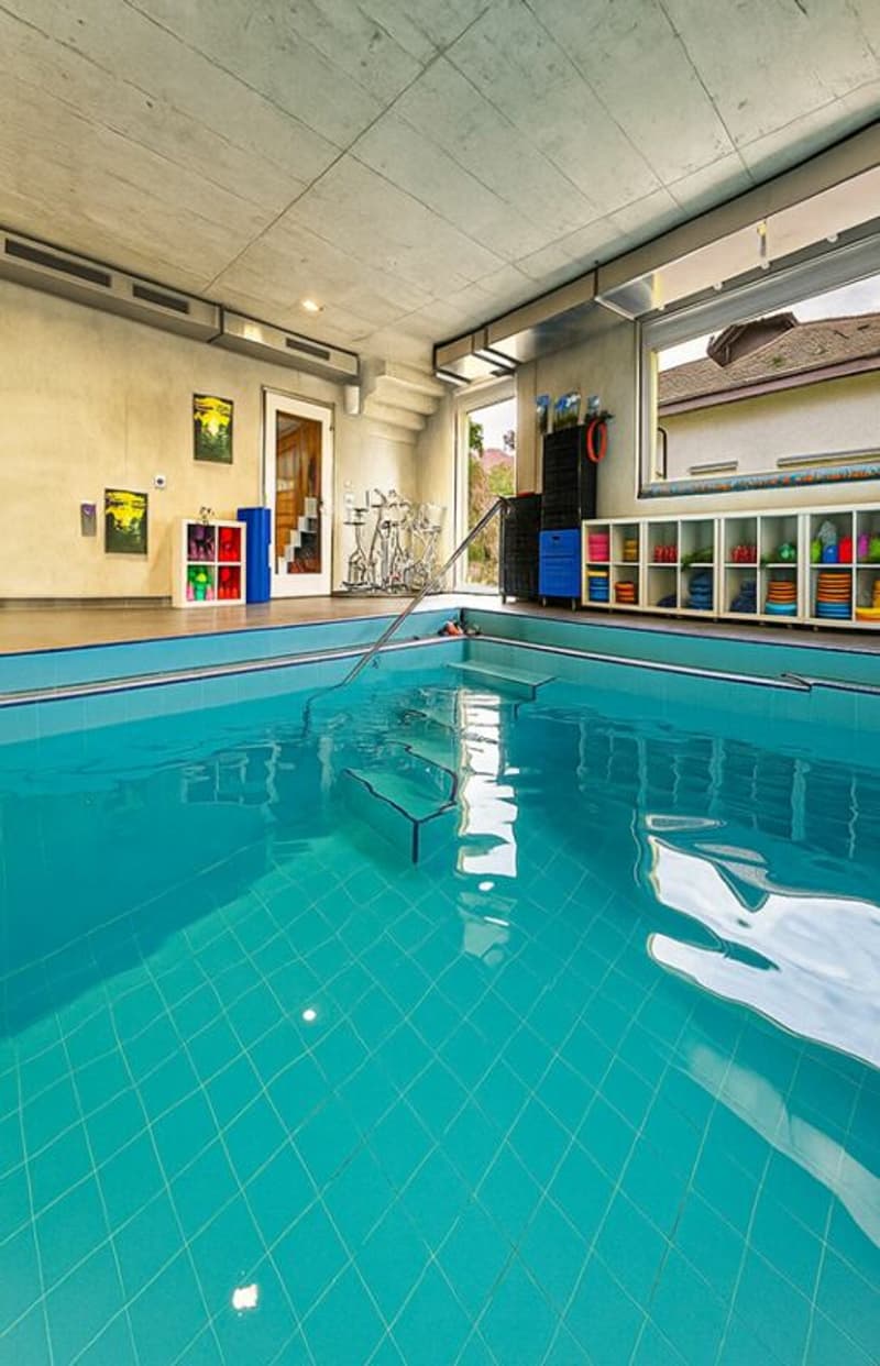 Maison commerciale avec piscine à louer (25)