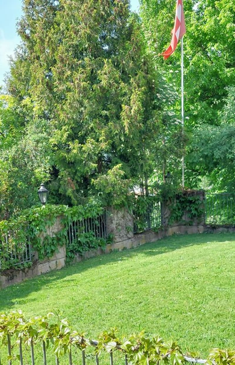 Stylish 7.5-room villa with park-like garden (24)