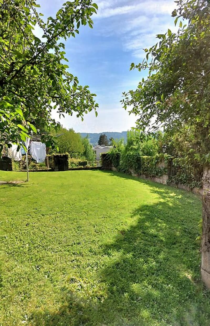 Stylish 7.5-room villa with park-like garden (27)