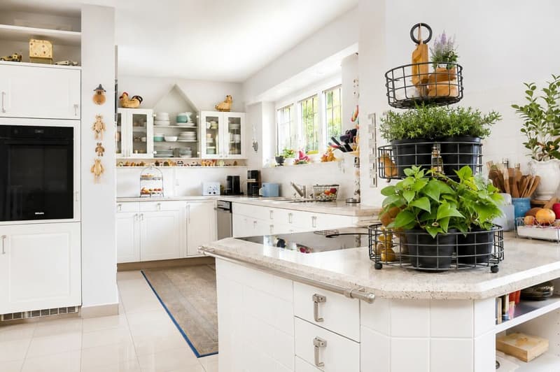 Stylish 7.5-room villa with park-like garden (13)