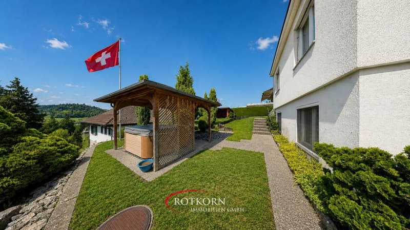 Garten mit Aussen-Whirlpool