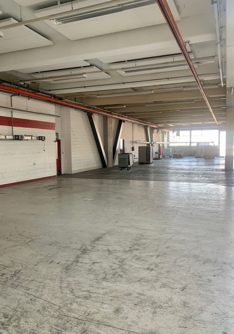 Approx. 1'350m2 to 1'650m2 of commercial, industrial and storage space (4)