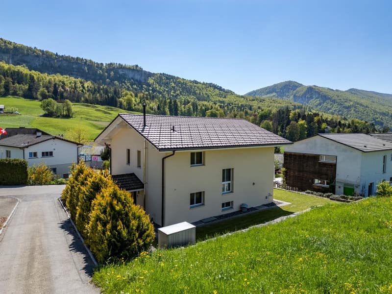 Spacious family house with winter garden and far-reaching views in Balsthal (2)