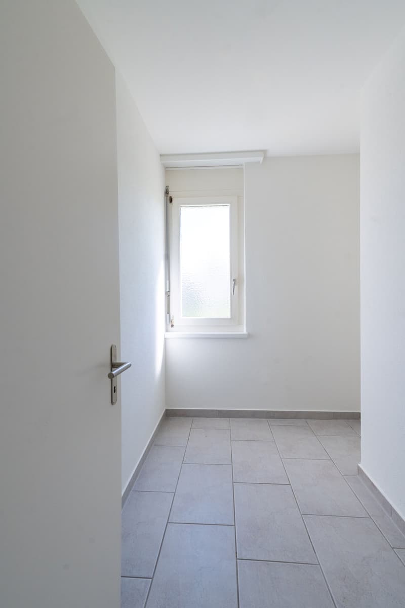 Appartamento di 4,5 locali luminoso con balcone a sud in una zona residenziale popolare (11)
