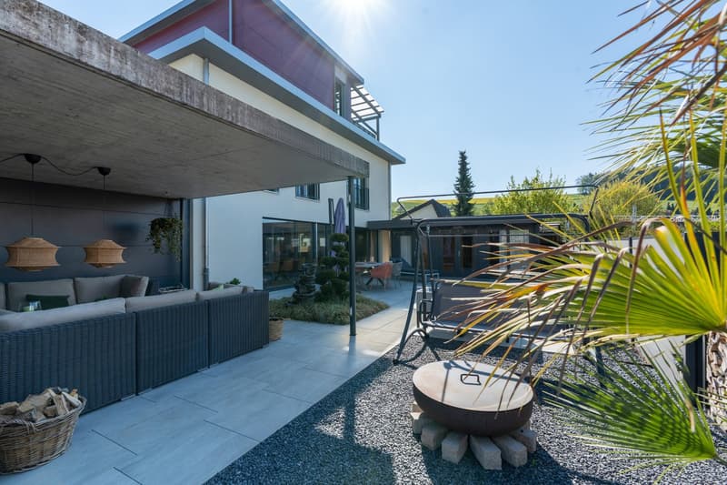 Luxurious single-family house with private garden oasis (3)