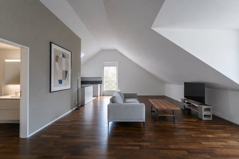 Helle und moderne Dachgeschosswohnung im Eigentumsstandard (2)
