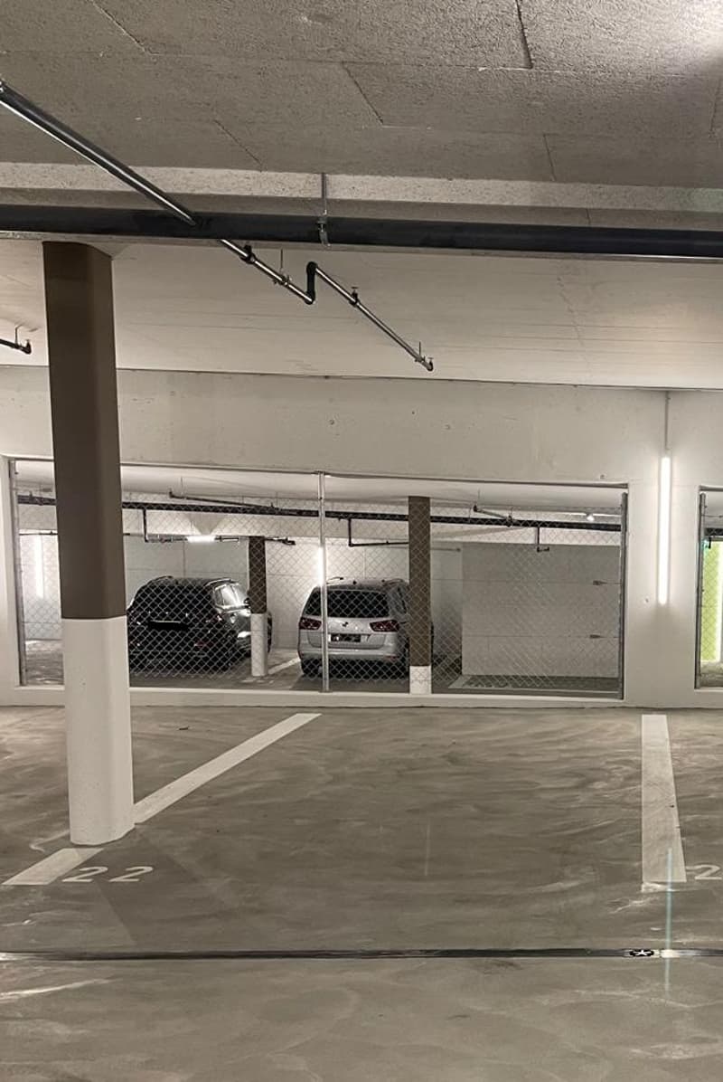 Einstellplatz in Tiefgarage zu vermieten (2)