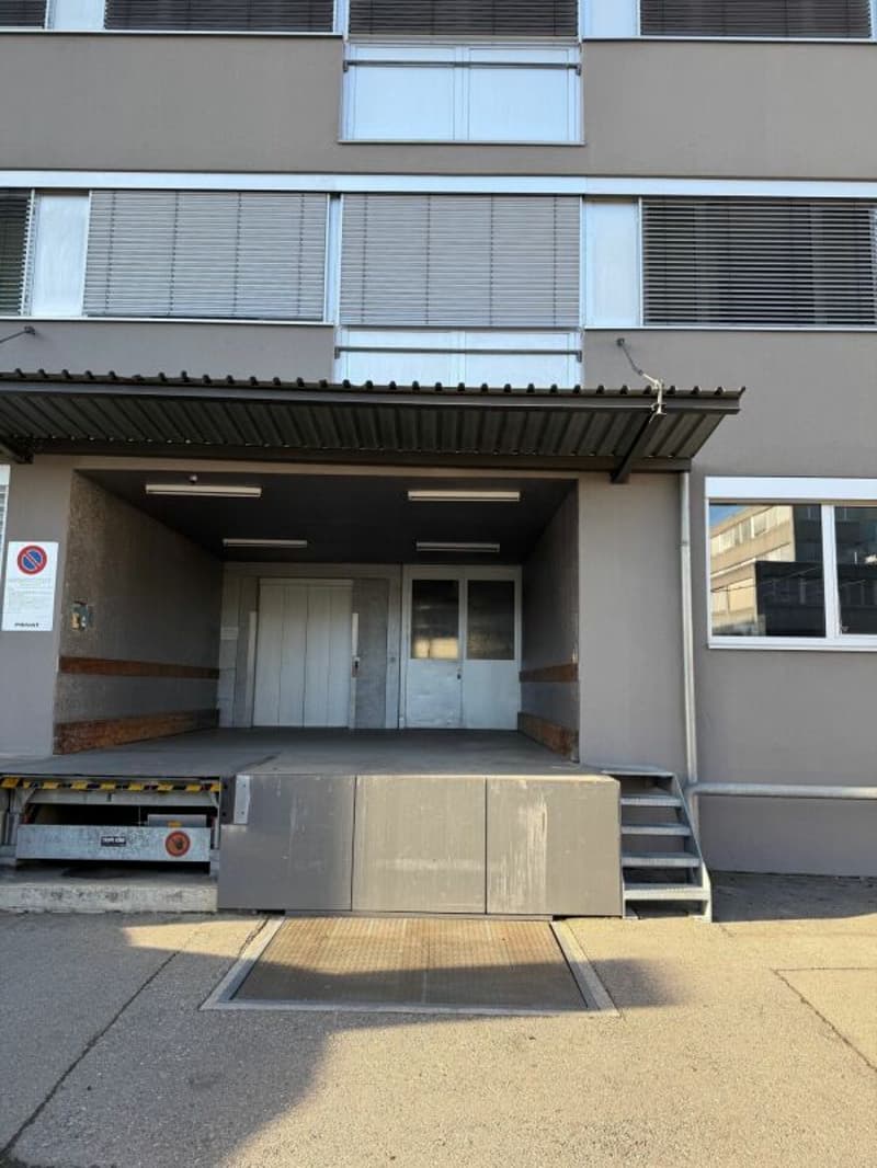 Your new company location; 597 m2 office and service rooms on the ground floor with direct access via ramp (6)