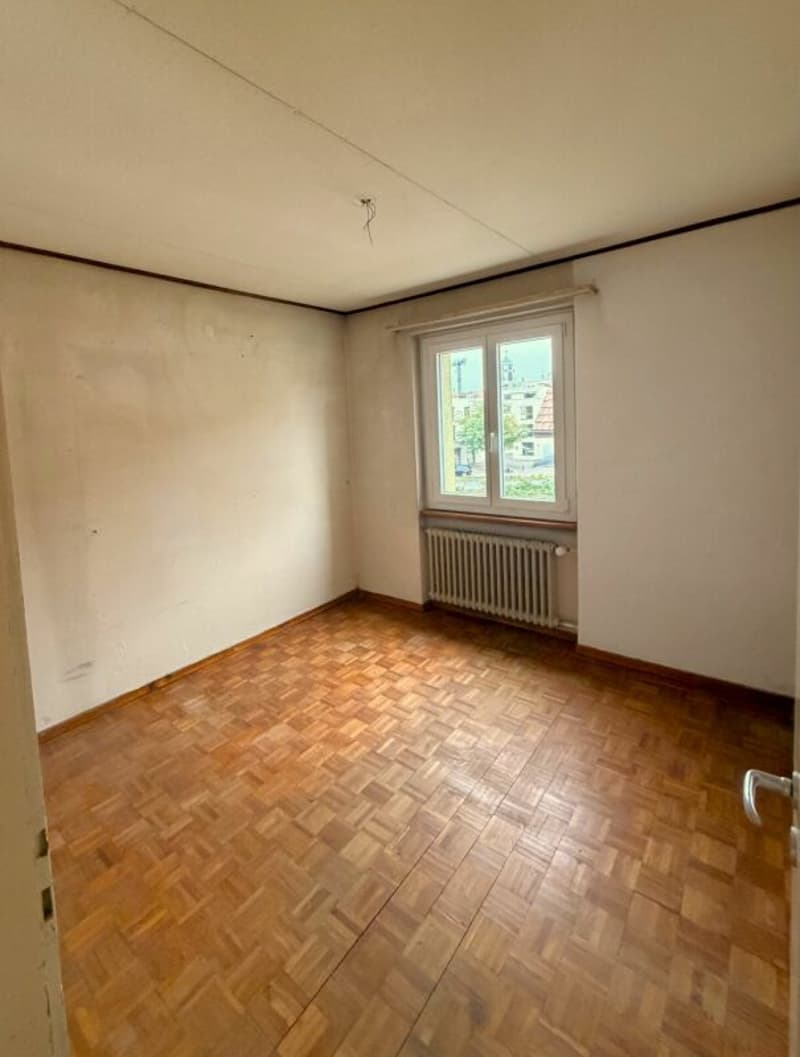 Helle 4- Zimmerwohnung im Zentrum von Dietikon (2)