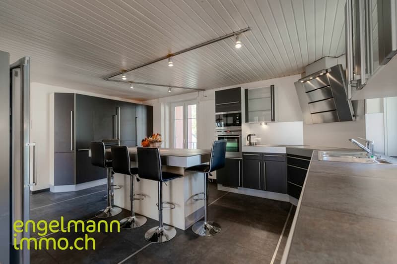 Spacieux appartement en duplex de 8.5 pièces / Grosse 8.5-Zimmer Duplexwohnung (7)