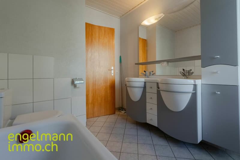 Spacieux appartement en duplex de 8.5 pièces / Grosse 8.5-Zimmer Duplexwohnung (14)