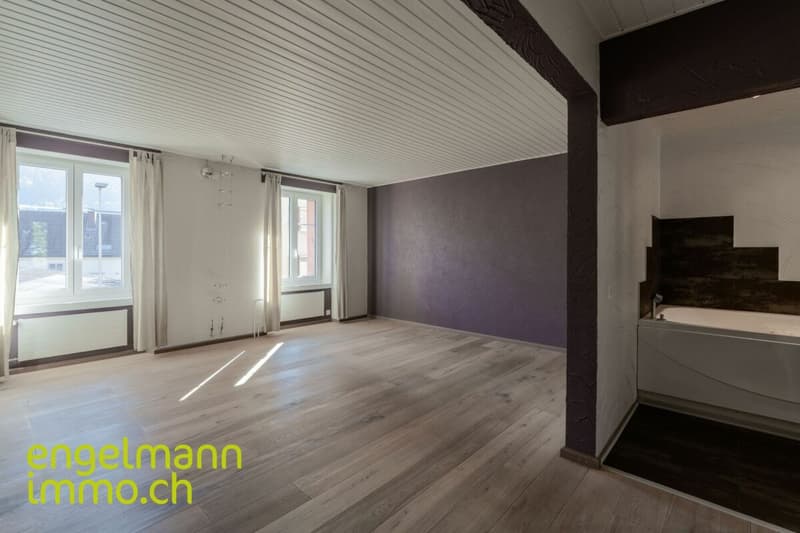 Spacieux appartement en duplex de 8.5 pièces / Grosse 8.5-Zimmer Duplexwohnung (9)