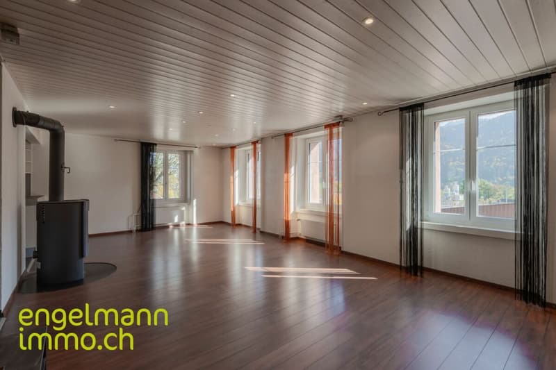 Spacieux appartement en duplex de 8.5 pièces / Grosse 8.5-Zimmer Duplexwohnung (5)