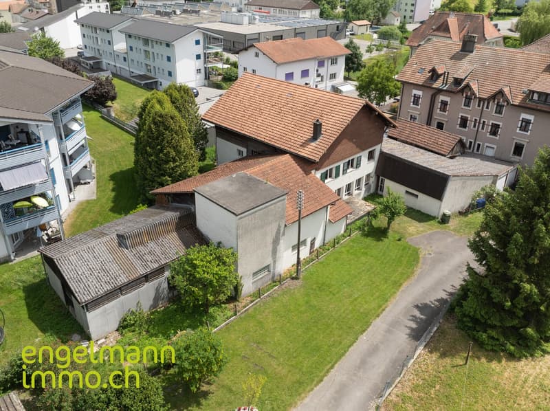 Maison d'habitation avec garages + atelier (2)