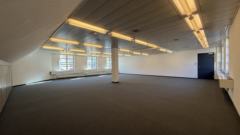 Espace de bureau spacieux au centre de Brig (4)