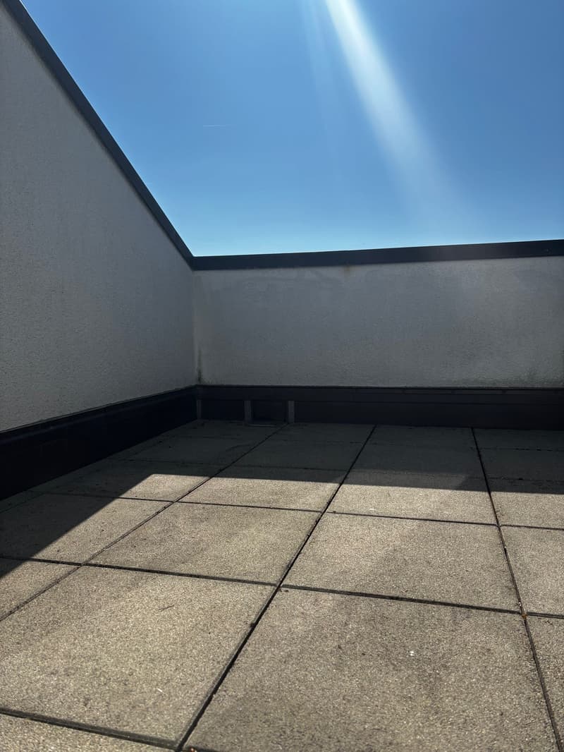 Charmante 3.5-Zimmer-Dachwohnung mit Panoramablick in Biel (11)