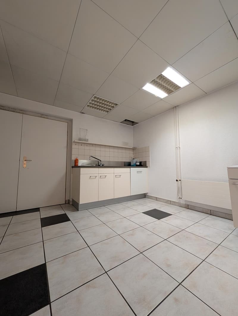 Immeuble commercial attractif au centre de Lyss (7)