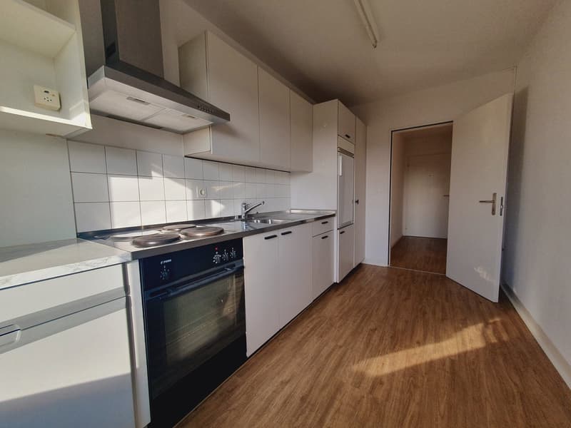 Appartement 3 pièces lumineux avec balcon et vue à Meinisberg (2)
