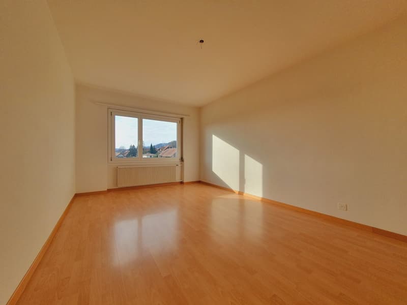 Appartement 3 pièces lumineux avec balcon et vue à Meinisberg (7)