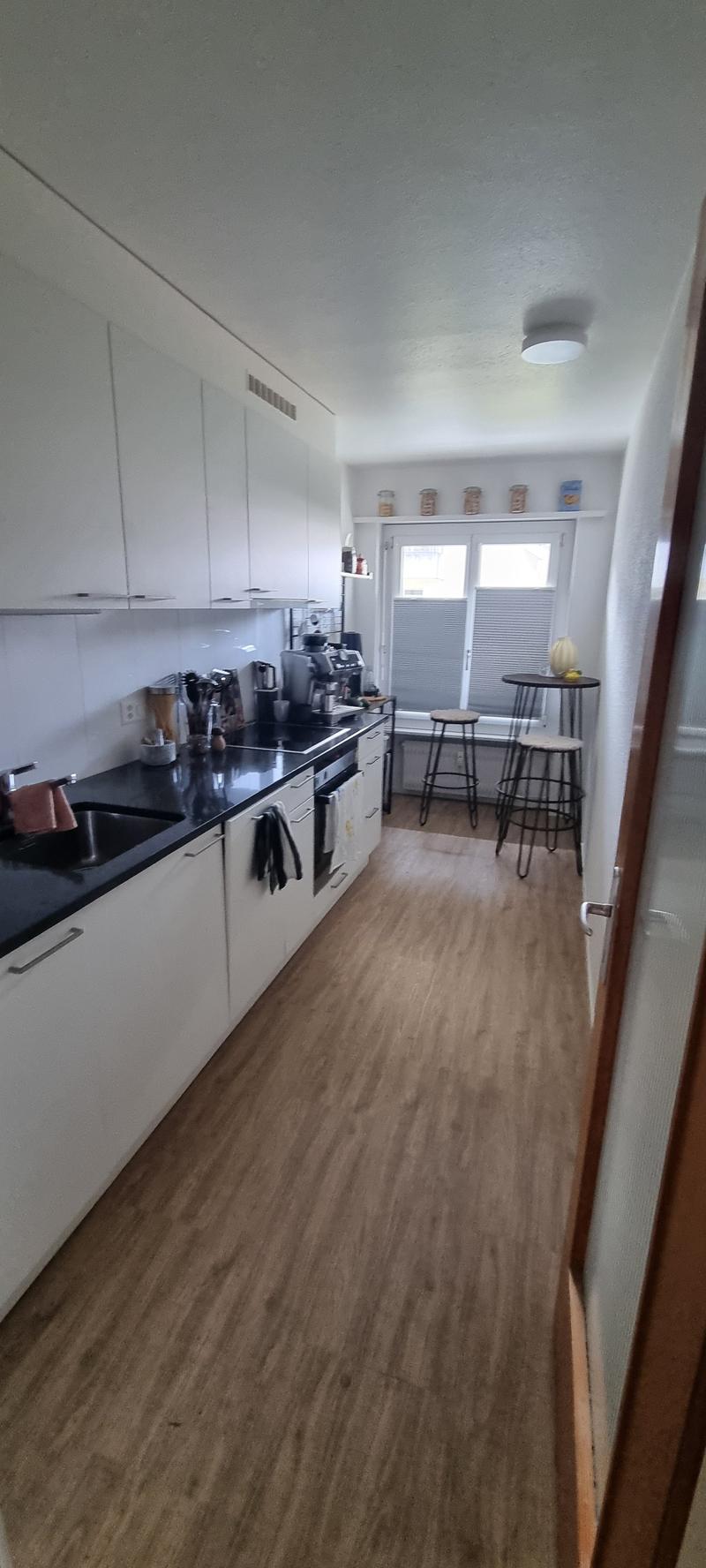 Grosszügige 2-Zimmerwohnung mit Balkon (2)