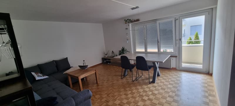 Grosszügige 2-Zimmerwohnung mit Balkon (4)