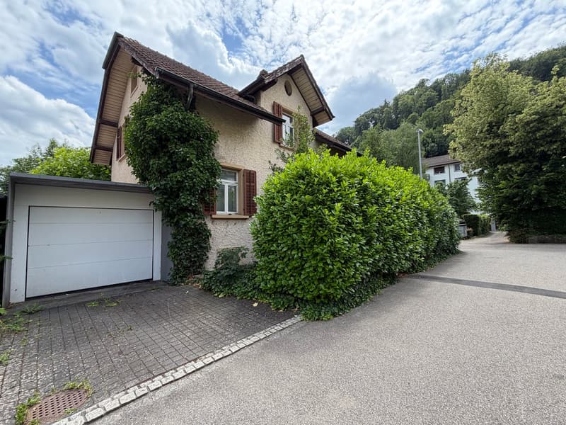Living in the Green: Charming 5.5-Room Single-Family House with Garden (1)