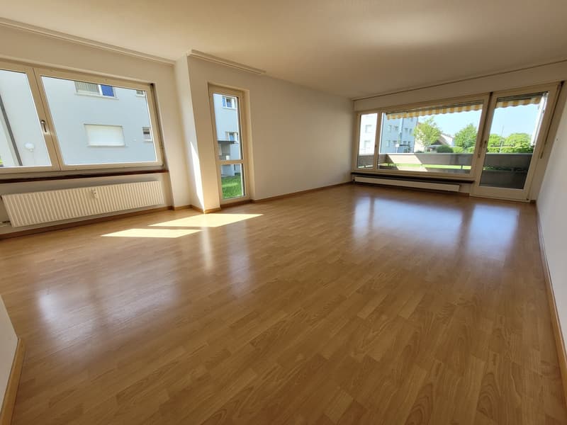 Affordable 4.5-room apartment with balcony in Gunzgen (3)
