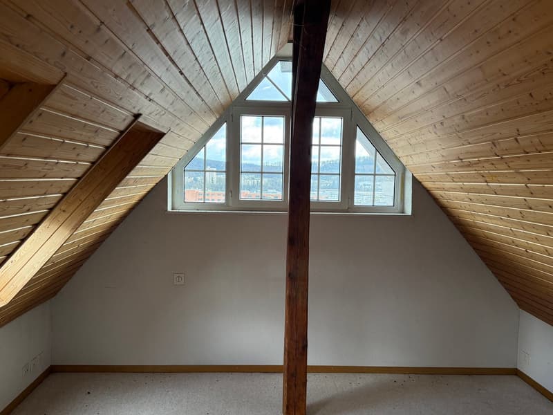Dachzimmer auf der gleichen Etage hat es noch einen Esterich
