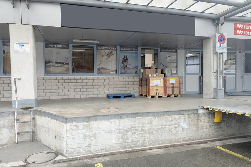 Spazio commerciale immediatamente alla rampa di carico (6)
