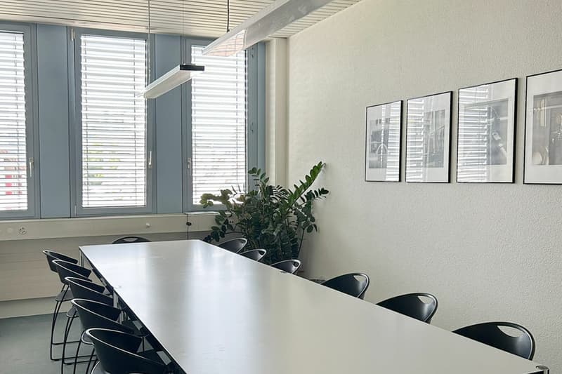 Espace de bureau avec coin cuisine dans un emplacement très pratique (5)