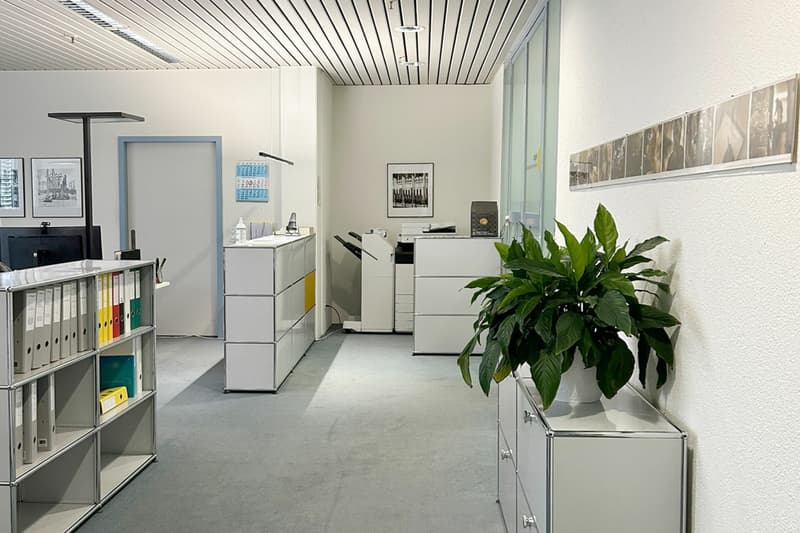 Espace de bureau avec coin cuisine dans un emplacement très pratique (3)