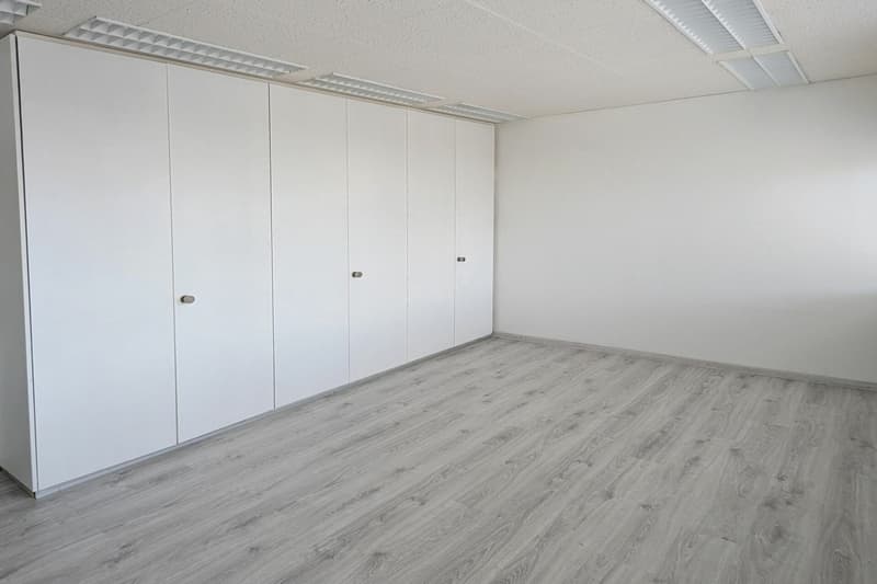 Office in a traffic-favorable location (4)