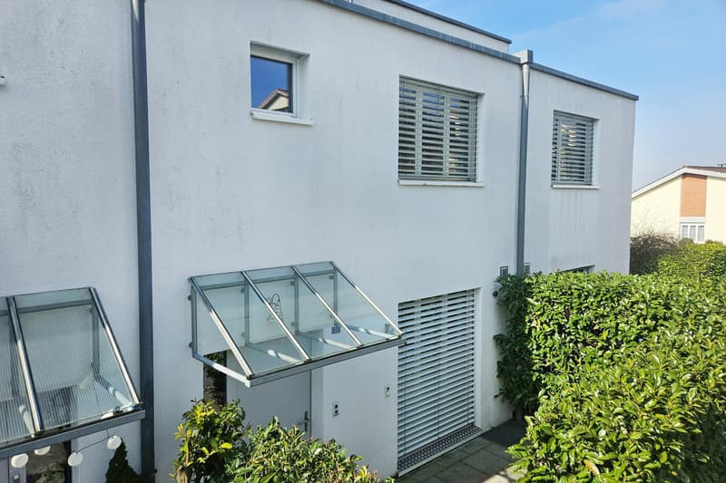 Row house in a family-friendly residential area (1)