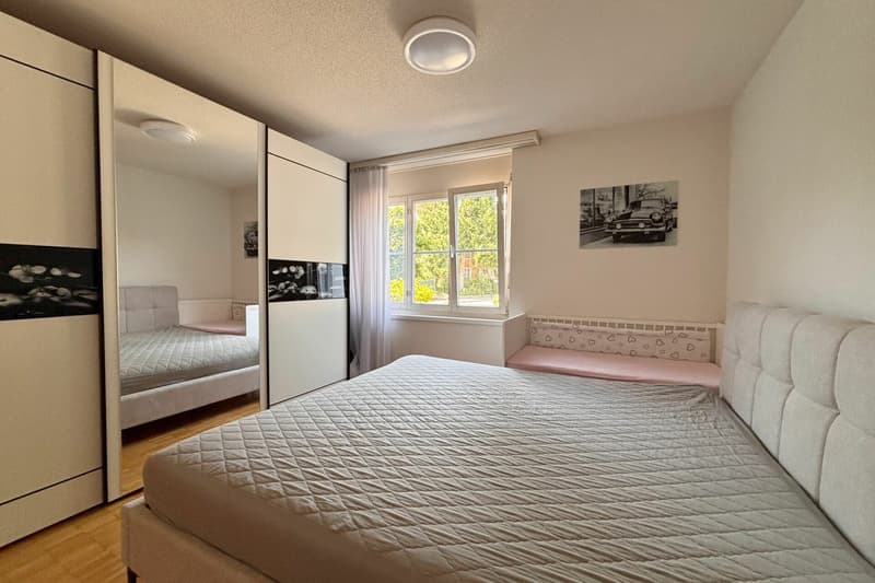 Centrally located ground floor apartment with garden (5)