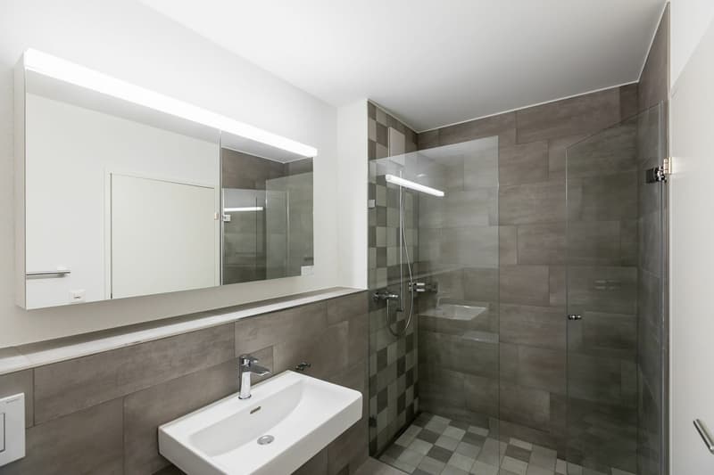 Badezimmer mit Dusche