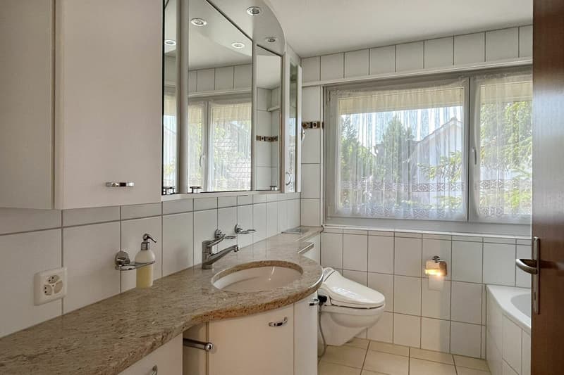 Einfamilienhaus mit Garten in einem ruhigen Wohnquartier (9)