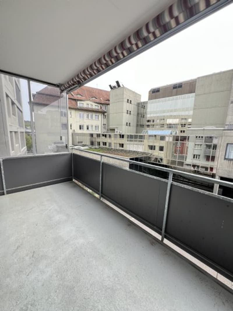 Renovated 6-room apartment for rent in a good location (13)