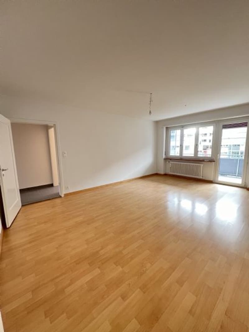 Renovated 6-room apartment for rent in a good location (3)