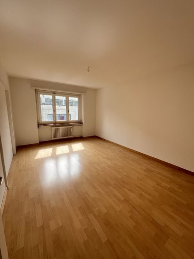 Renovated 6-room apartment for rent in a good location (7)