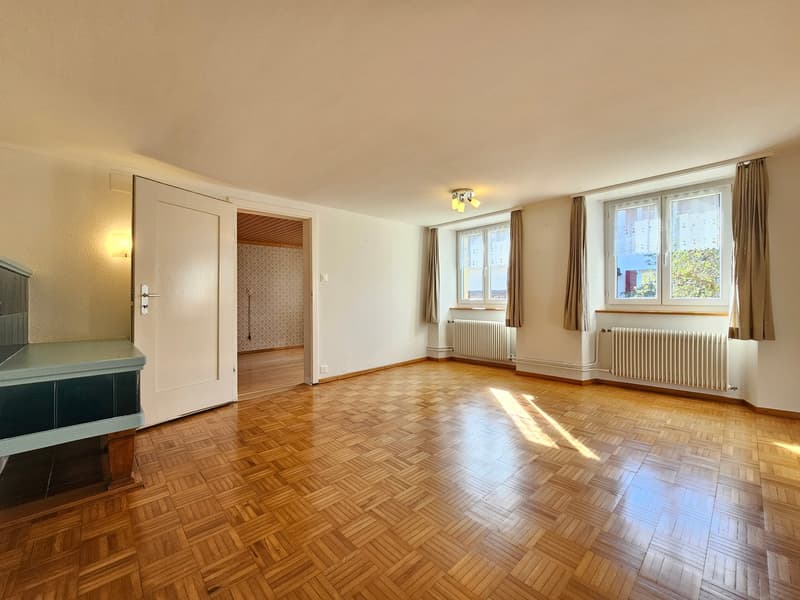Wohnzimmer mit Kunstofen