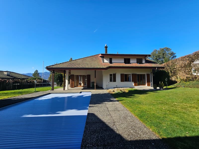 Aussenansicht Süd mit Pool