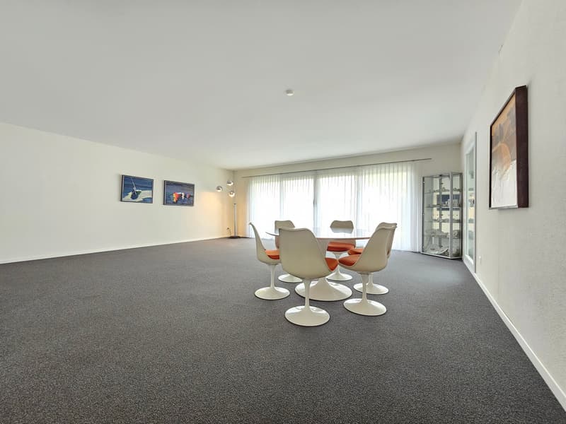 Grosszügiges Wohn-/Esszimmer mit Ausgang Garten / Wintergarten
