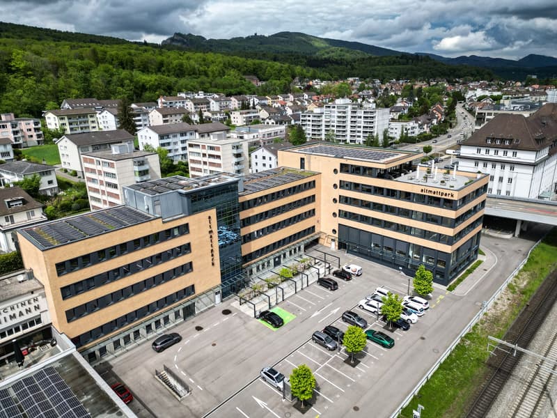 Premier location d'un espace commercial spacieux et moderne en construction brute (2)