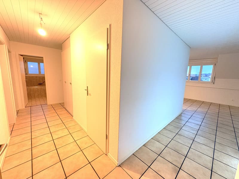 Bello e spazioso appartamento di 4,5 locali al 2° piano di una casa di 6 famiglie ben curata (2)